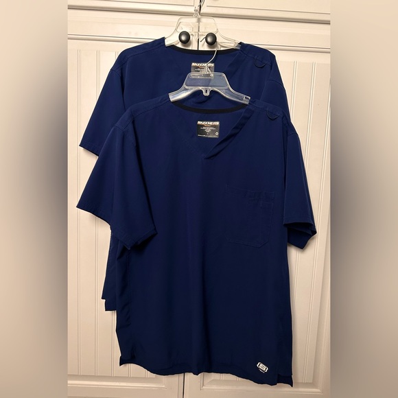 Men’s navy Skechers scrub tops x2 - Picture 1 of 10
